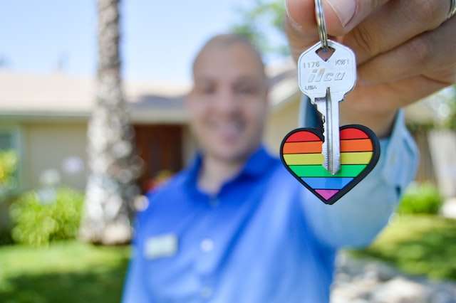 A realtor holds keys, symbolic of SD bookkeeping services for realtors.